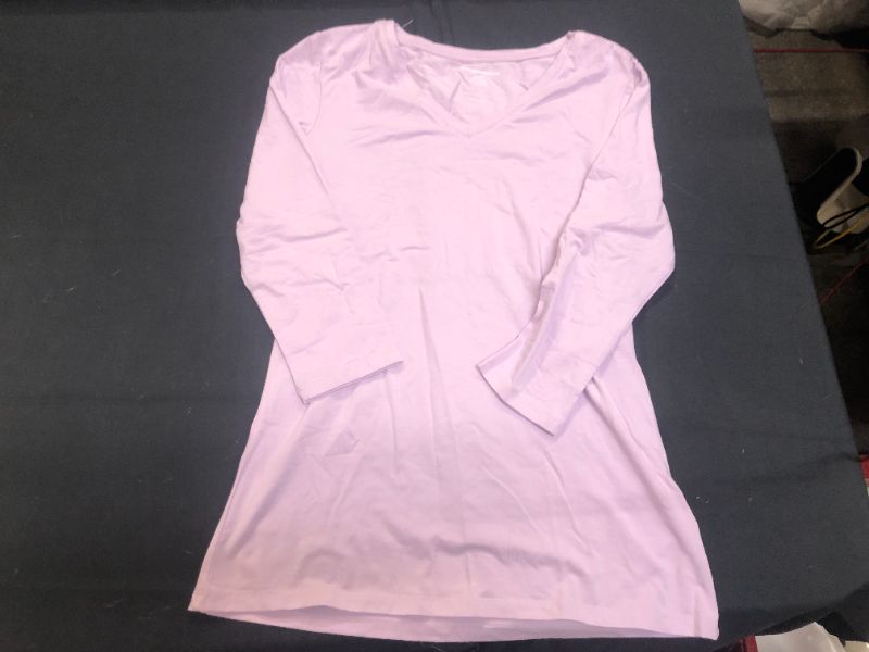 Photo 3 of Amazon Essentials Women's Classic-Fit 3/4 Sleeve V-Neck T-Shirt--- size S