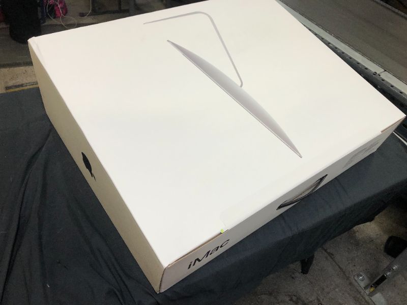 Photo 4 of Apple - 27" iMac® with Retina 5K display - Intel Core i5 (3.1GHz) - 8GB Memory - 256GB SSD - ---new item -Factory Sealed