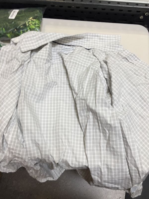 Photo 3 of Amazon Essentials Men's Long-Sleeve Regular-fit Casual Poplin Shirt SIZE XL 