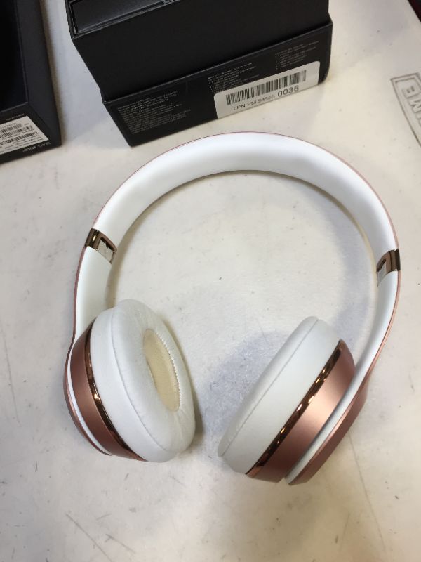 Photo 2 of Beats by Dr. Dre Solo3 Wireless On-Ear Headphones Rose Gold (USED)