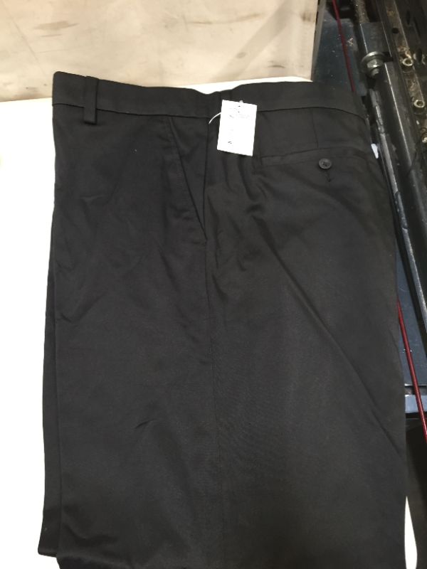 Photo 2 of Amazon Essentials Men's Slim-Fit Stretch Golf Pant
SIZE 42 W X32 L 