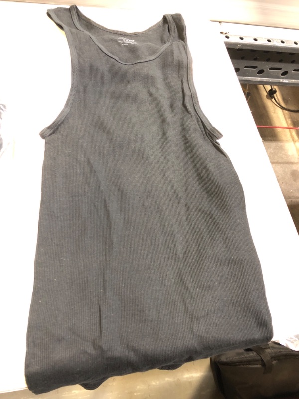 Photo 1 of MEN'S STRETCHY TANK TOP SHIRT SIZE MEDIUM