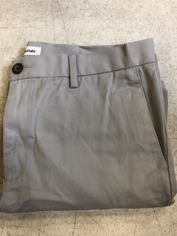 Photo 2 of Amazon Essentials Men's Slim-Fit Wrinkle-Resistant Flat-Front Chino Pant
SIZE 33 X 29