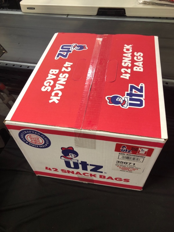 Photo 4 of (exp - aug - 22 - 2022 )
Utz Original 1 Oz Bags, 42 Count Crispy Potato Chips Made from Fresh Potatoes, Crunchy Individual Snacks to Go, Cholesterol Free, Trans-Fat Free, Gluten Free Snacks
