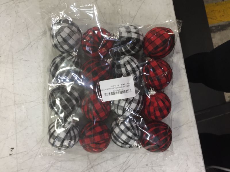 Photo 2 of Xueerde 12 Pieces Buffalo Plaid Fabric Ball Christmas Ball Ornaments Christmas Hanging Ornament for Xmas Tree Ornaments and Holiday Party Decoration( 2inch ) (White and Black+Red and Black)

