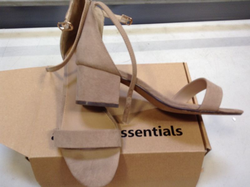 Photo 1 of Amazon Essentials Women's Two Strap Heeled Sandal---Size 8W