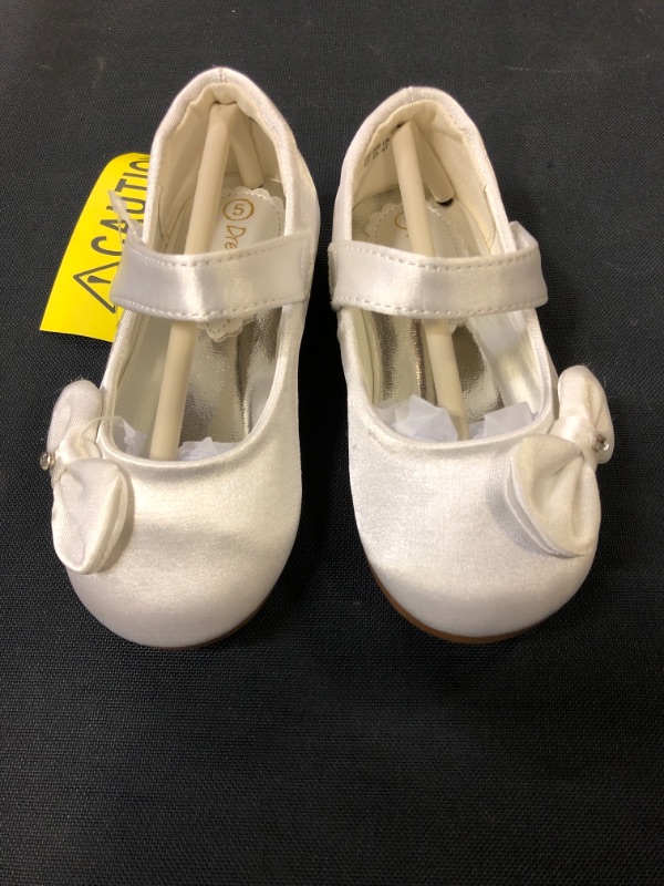 Photo 2 of DREAM PAIRS Adorable Mary Jane Side Bow Buckle Strap Ballerina Flat (Toddler/Little Girl)
size- 5 Toddler
