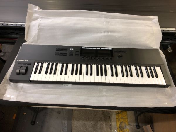 Photo 3 of Native Instruments Komplete Kontrol S61 Mk2 Keyboard
OPEN BOX FOR PICTURES 