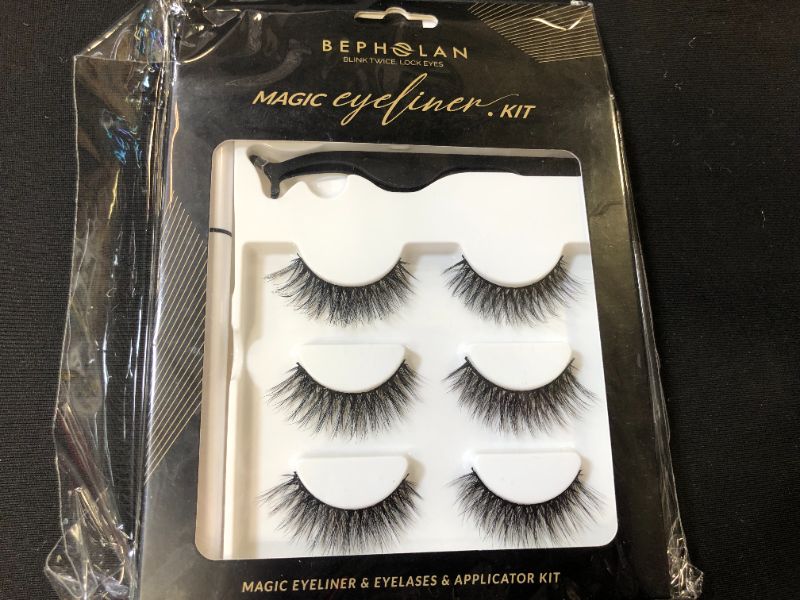 Photo 1 of 3 Pair False Eyelashes 
