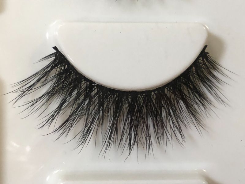 Photo 2 of 3 Pair False Eyelashes 
