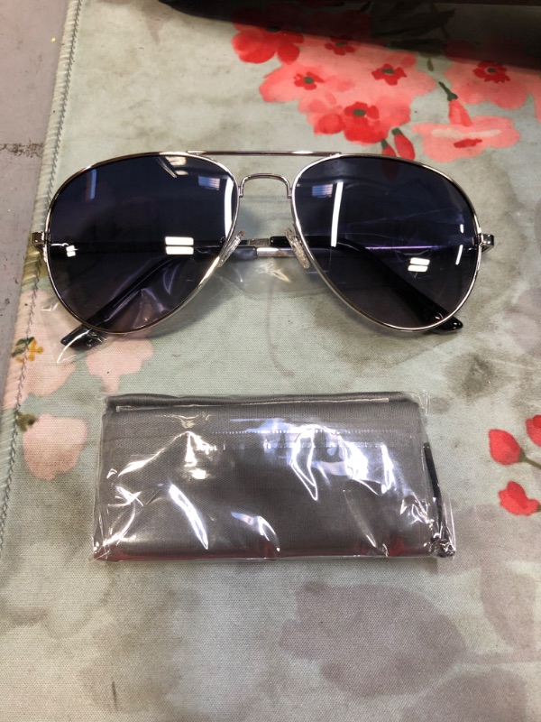 Photo 2 of HENGOSEN Polarized Aviator Sunglasses for Men and Women, Premium Metal Frame, Pilot Sun glasses with UV 400 Protection
