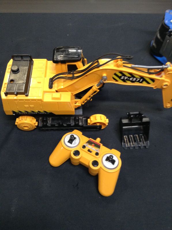 Photo 2 of DOUBLE E Remote Control Excavator Toy 2 Batteries Digger Hydraulic Construction Vehicles RC Trucks Toys for Boys Girls Kids 3 4 5 6 7 8 9 10 Year   ---- MISSING PARTS, PACKAGING IS DAMAGED ----