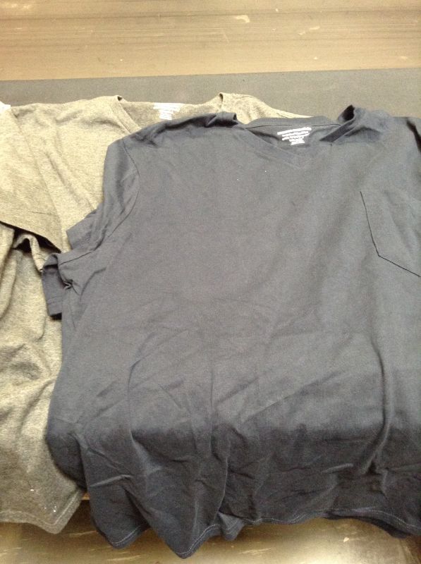 Photo 2 of Amazon Essentials Men's 2-Pack Regular-Fit Short-Sleeve V-Neck Pocket T-Shirt SIZE XL 