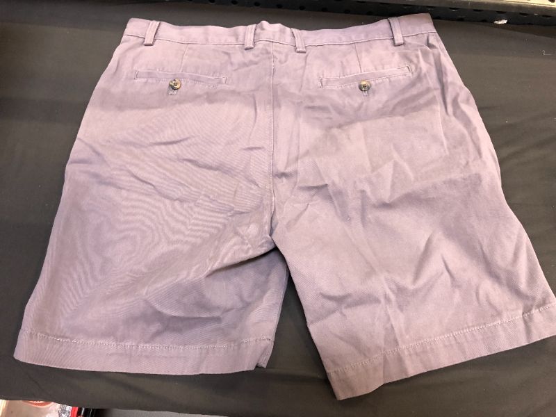 Photo 2 of Amazon Essentials Men's Classic-Fit 9" Short--used size 38