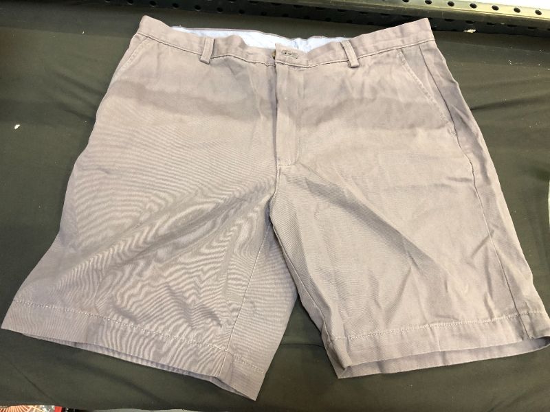 Photo 3 of Amazon Essentials Men's Classic-Fit 9" Short--used size 38