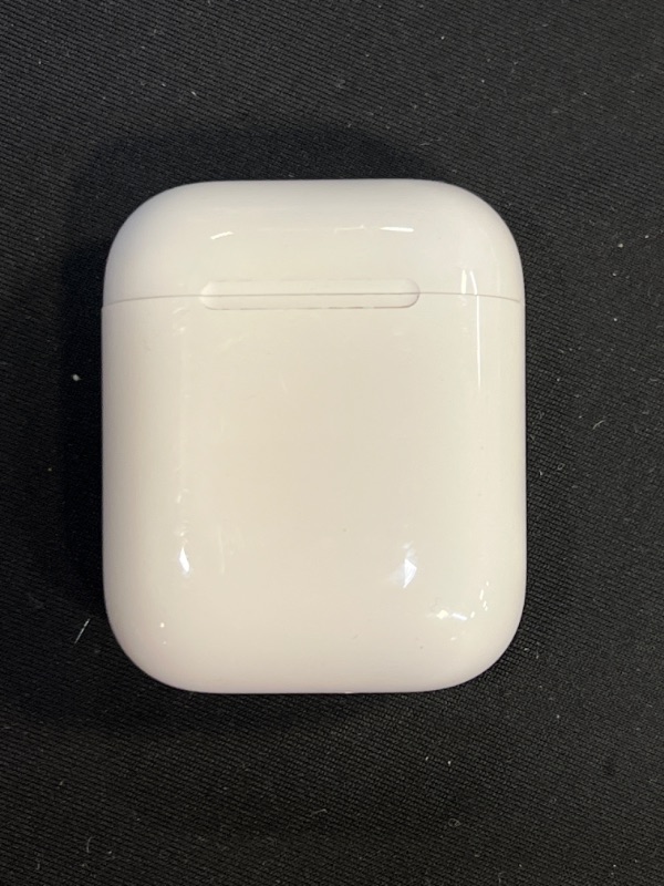 Photo 2 of Apple AirPods with Charging Case (Latest Model) USED MUST CLEAN PRIOR TO USE.
