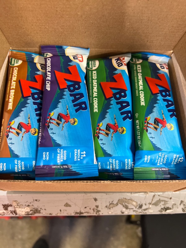 Photo 1 of CLIF KID ZBAR - Organic Granola Bars - Chocolate Chip - (1.27 Ounce Energy Bars 16 BARS
BEST BY MARCH 2023
