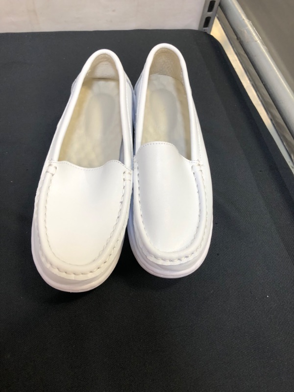 Photo 2 of ZYEN Women's Nursing Shoes Comfortable Walking Slip On Nurse Restaurant Work Lightweight Leather Loafers  -- Size 4 , Some Creases  -- 
