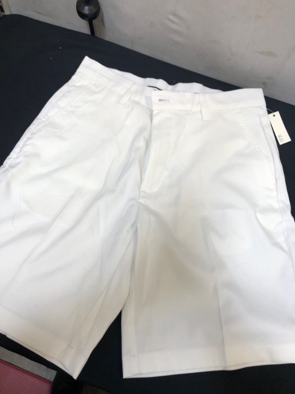 Photo 1 of Amazon Essentials Men's Classic-fit 9” Stretch Golf Short. SIZE 32