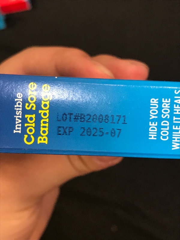 Photo 6 of Quantum Health Lip Clear Invisible Cold Sore Bandage, Fever Blister Patch - Patch Soothes and Protects, Hides Cold Sores, Helps Prevent Contamination, 12 Ct,  EXP: 07/2025
