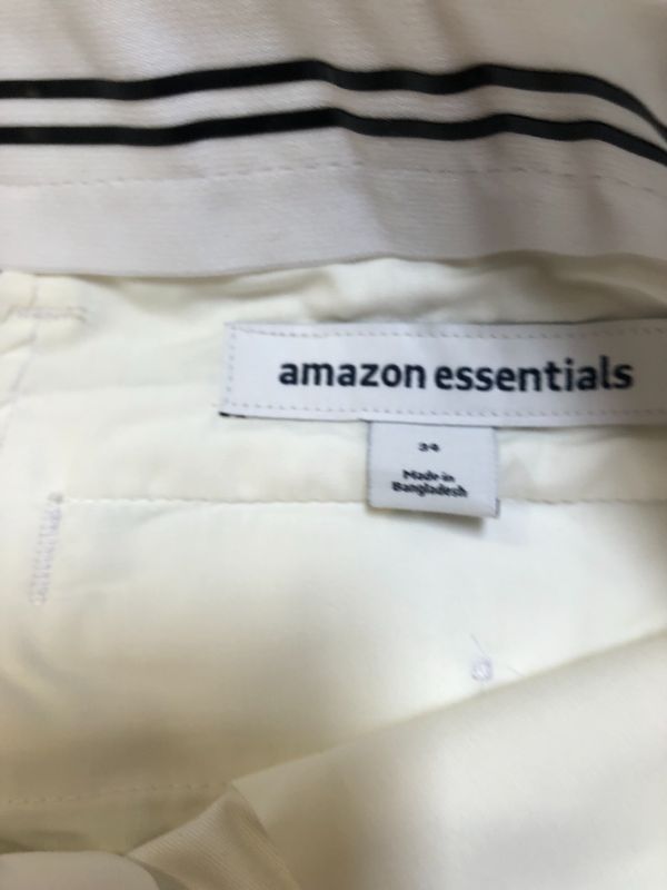 Photo 3 of Amazon Essentials Men's Classic-fit 9” Stretch Golf Short ( size: 38 ) 