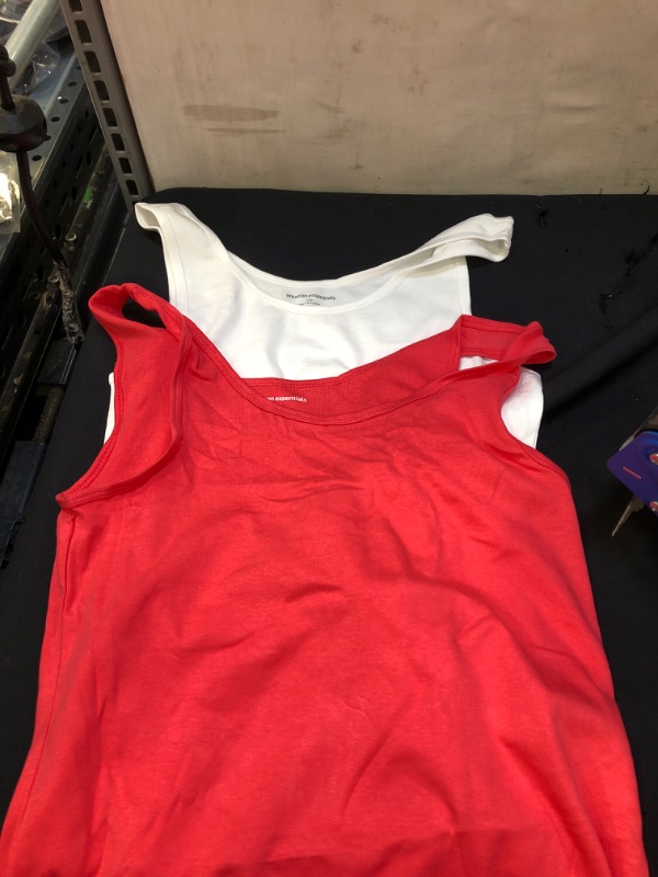 Photo 1 of Amazon Essentials Women's Slim-Fit Tank ( SIZE: LARGE ) 