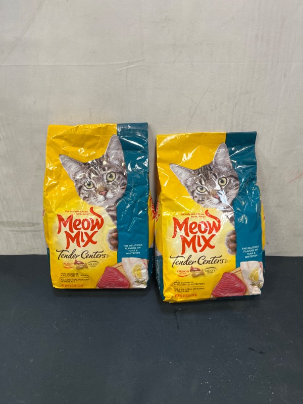 Photo 2 of Meow Mix Tender Centers with Flavors of Tuna  Whitefish Adult Complete  Balanced Dry Cat Food - 3lbs (2PCS)
JULY 01.2022