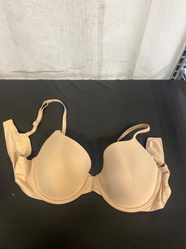 Photo 1 of Calvin Klein Women's Perfectly Fit Lightly Lined Memory Touch T-Shirt Bra, SIZE TAG IS CUT, POSSIBLY C CUP, ITEM HAS PET FUR ON IT 