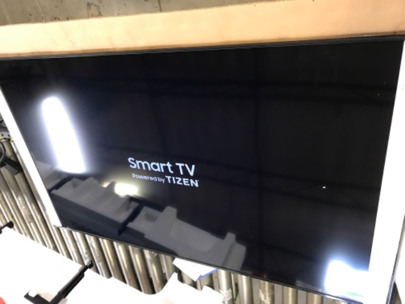 Photo 3 of 55" Class 8000 Series LED 4K UHD Smart Tizen TV