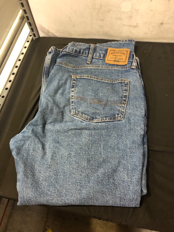 Photo 2 of 42x30 Signature by Levi Strauss and Co. Gold Label Men's Relaxed Fit Flex Jeans