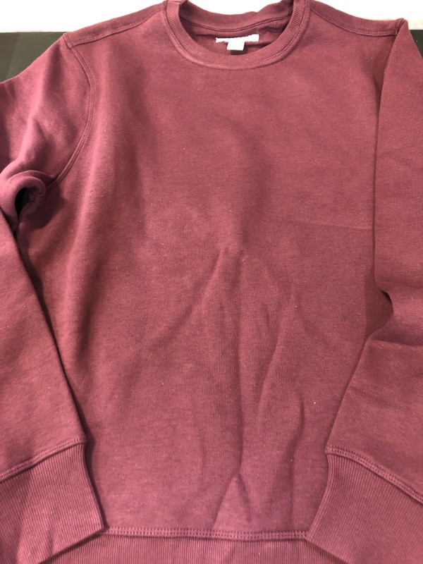 Photo 2 of Amazon Essentials Men's Fleece Crewneck Sweatshirt  SIZE XS LONG/LOOSEFIT