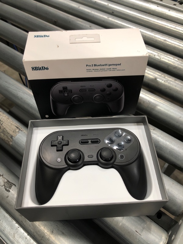 Photo 2 of 8Bitdo Pro 2 Bluetooth Controller for Switch/Switch OLED, PC, macOS, Android, Steam & Raspberry Pi (Black Edition) - Nintendo Switch
