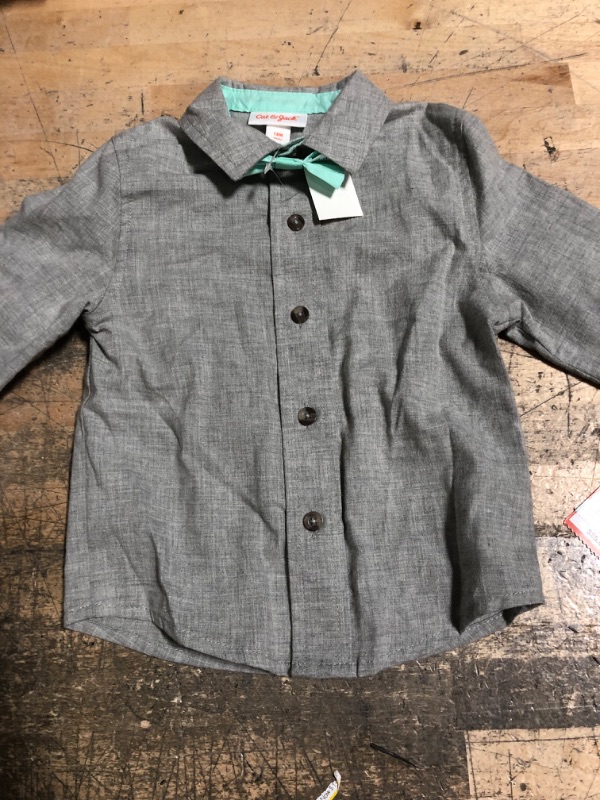 Photo 2 of *** ONLY SHIRT AND BOW TIE***
Toddler Boys' 3pc Easter Woven Long Sleeve Button-Down Shirt and Denim Suspender Set - Cat & Jack™ Heathered Gray
SIZE 18 M
