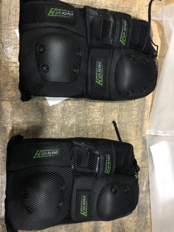 Photo 2 of (X2) Everwell Adult/Child Protective Knee Pads Set, Knee Pads and Elbow Pads 6 in 1 Set with Wrist Guard and Adjustable Strap for Roller skating, Inline skating, Skating, Skateboarding, etc.
