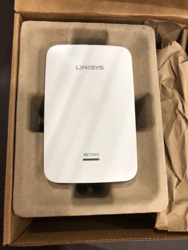 Photo 2 of Linksys RE7000 Max-Stream AC1900+ WiFi Extender
