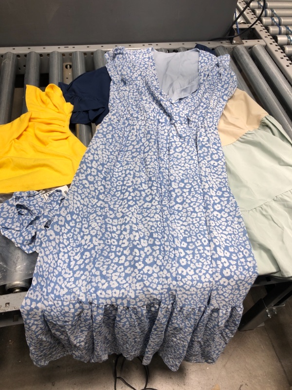 Photo 2 of ***BUNDLE***
Bundle of clothes.
Light blue flower dress M/L
Yellow top S/M
Dress M/L
Blue Tshirt 3XL