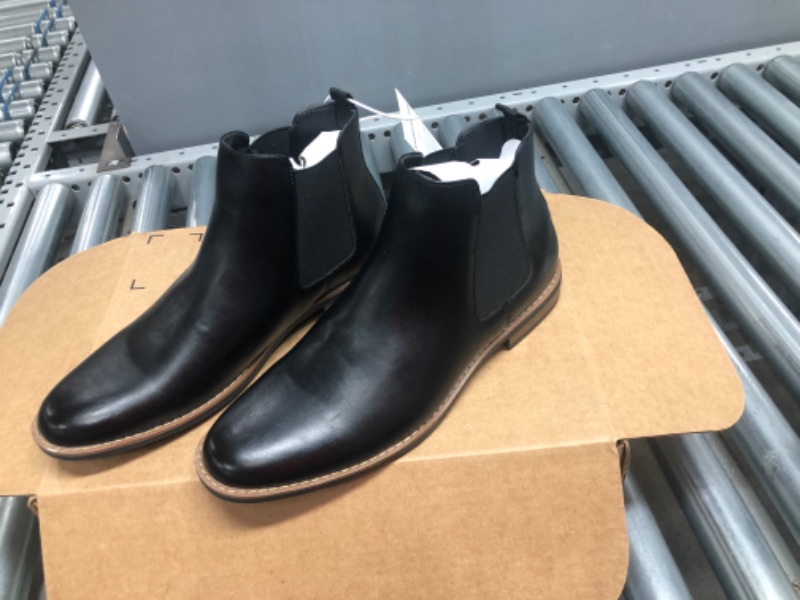 Photo 3 of Amazon Essentials Men's Chelsea Boot
SIZE 10
