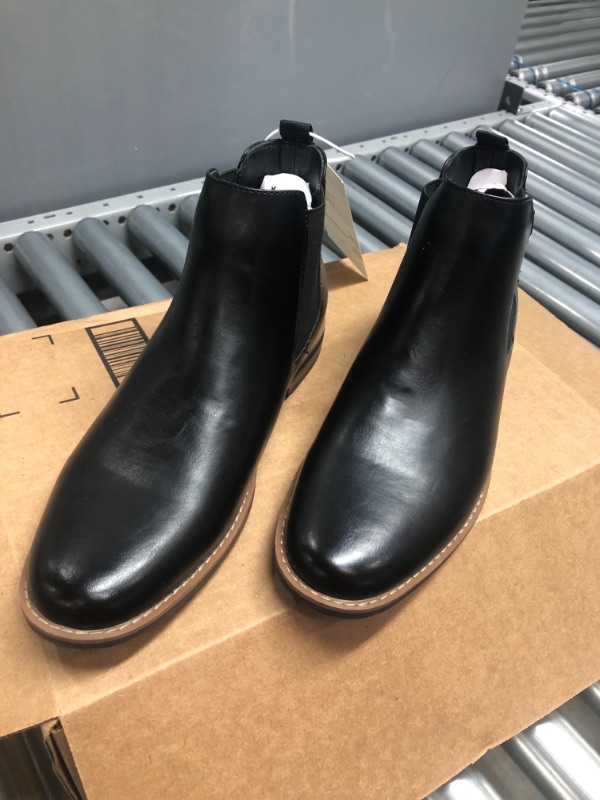 Photo 2 of Amazon Essentials Men's Chelsea Boot
SIZE 10
