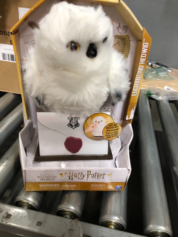 Photo 2 of DAMAGED PACKAGING
Wizarding World Harry Potter, Enchanting Hedwig Interactive Owl with Over 15 Sounds and Movements and Hogwarts Envelope, Kids Toys for Ages 5 and up
