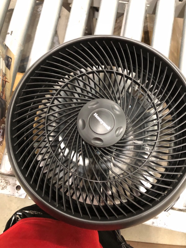 Photo 5 of (DAMAGE)Honeywell TurboForce Air Circulator Electric Floor Fan, HT908, Black (1220510)
**BROKEN STAND**