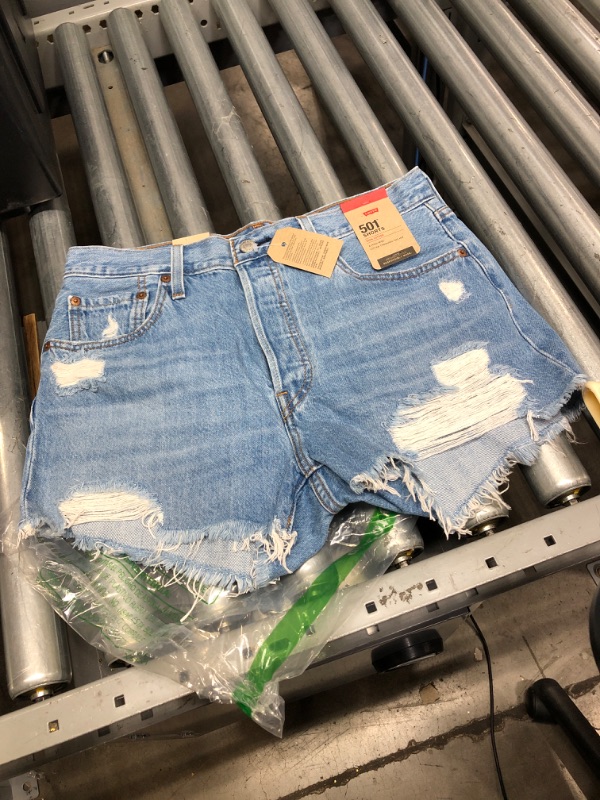 Photo 2 of Levi's Women's 501 Original Shorts
Size 29