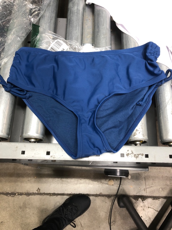 Photo 1 of --Catalina Women S Side Tie Hipster Bottom
--White Medium tank top
--Size S swimming shorts
--Size S one piece swimwear. 