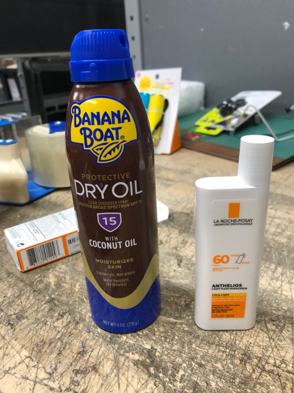 Photo 3 of 2 ITEM BUNDLE)) Banana Boat Dry Oil Clear Sunscreen Spray - SPF 15 - 6oz + La Roche-Posay Sunscreen - Ultra-Light Fluid SPF 60 Facial Sunscreen