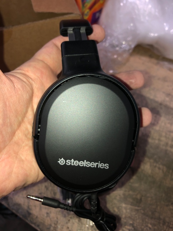 Photo 3 of SteelSeries Arctis 1 Wireless Gaming Headset USB-C Detachable Clearcast Microphone Compatible with PC