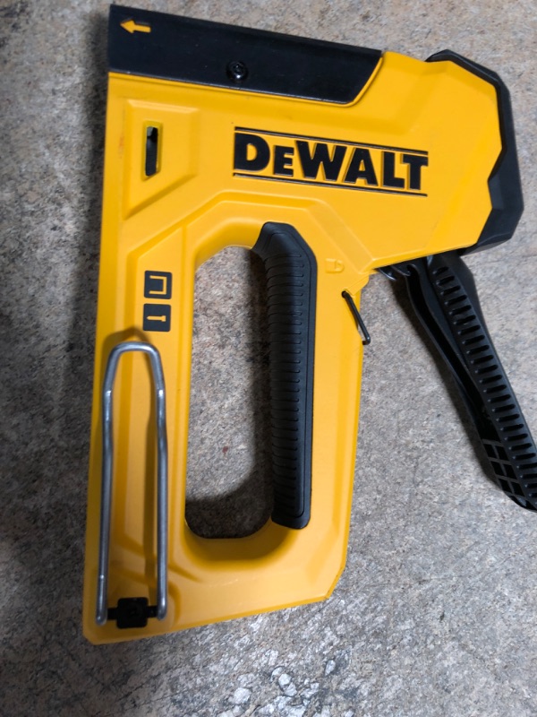 Photo 2 of 18-Gauge Heavy-Duty Staple/Nail Gun
