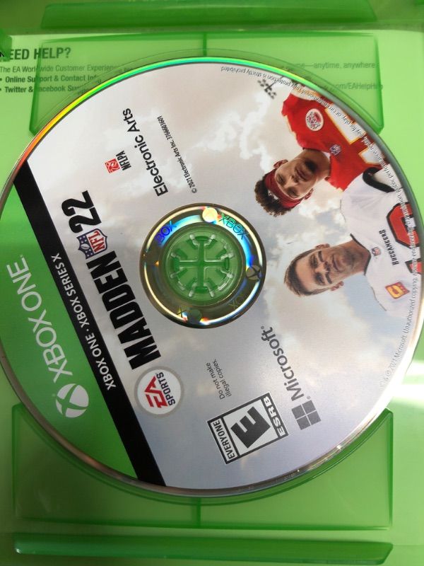 Photo 2 of 014633376661 Madden NFL 22 Standard Edition for Xbox One
