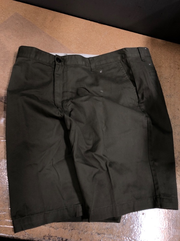 Photo 2 of Dockers Men's Perfect Classic Fit Shorts (Regular and Big & Tall) W38
