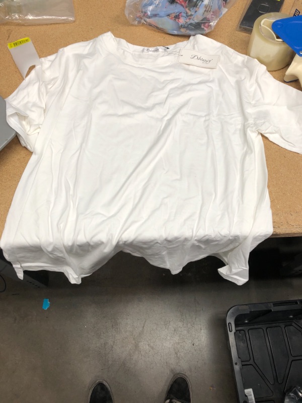 Photo 1 of **NO STOCK PHOTO**
WHITE WOMEN'S TANK TOP 
SIZE 2XL 