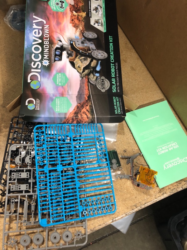 Photo 2 of Discovery #Mindblown Solar Robot Creation STEM Science Kit 190pc

