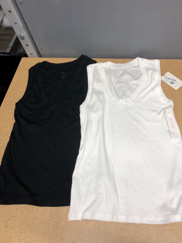 Photo 1 of 2 Sets of Fit Tank Top Size M, Black & White